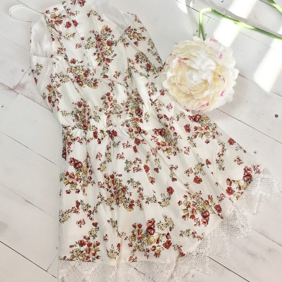 *CLEARANCE* Amelia Ivory Lace Romper - Picture 5 of 8